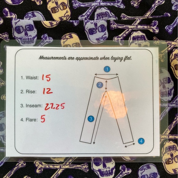 LulaRoe Skull and Crossbones Halloween Print Leggings (Size Tall & Curvy) - Picture 8 of 8